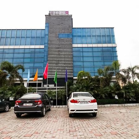 La Silver Leaf Otel Nawāshahr Dış mekan fotoğraf
