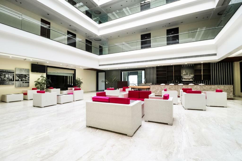 La Silver Leaf Otel Nawāshahr Dış mekan fotoğraf