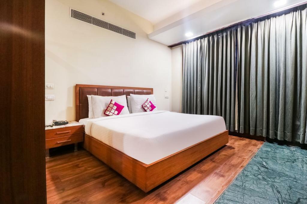 La Silver Leaf Otel Nawāshahr Dış mekan fotoğraf