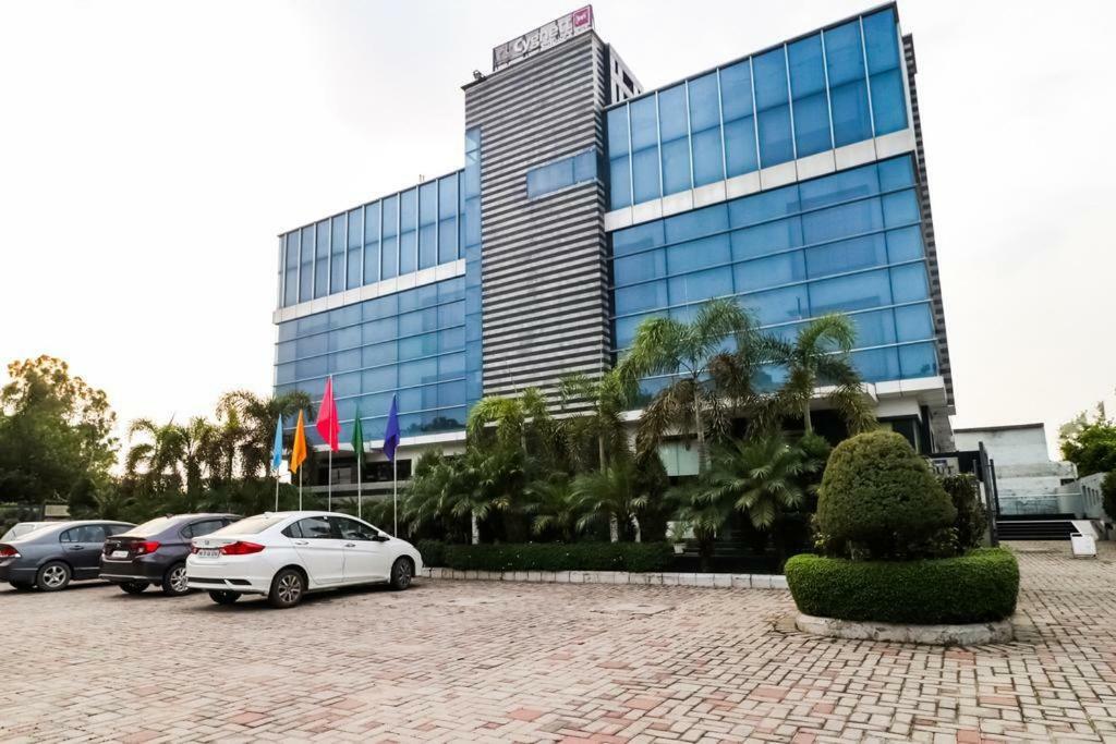La Silver Leaf Otel Nawāshahr Dış mekan fotoğraf