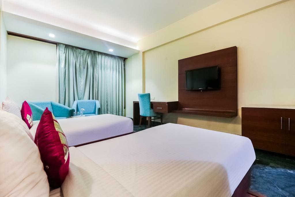La Silver Leaf Otel Nawāshahr Dış mekan fotoğraf