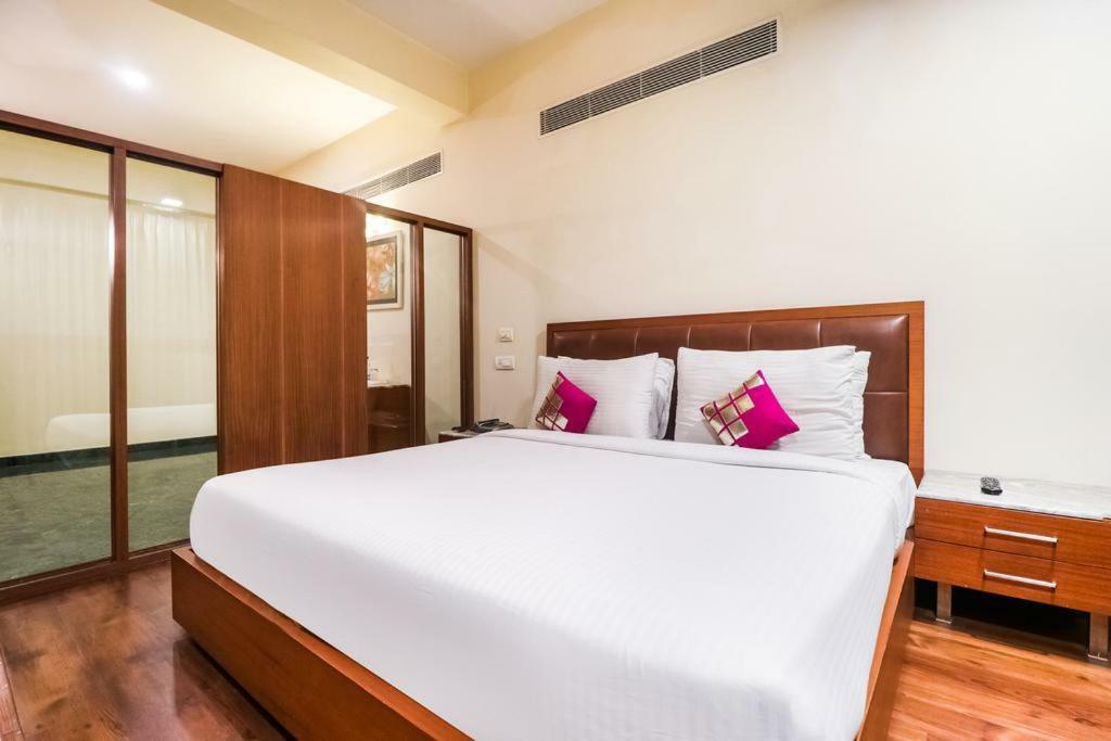 La Silver Leaf Otel Nawāshahr Dış mekan fotoğraf