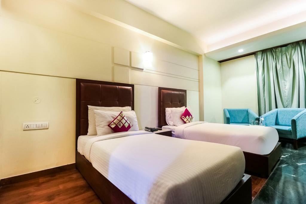 La Silver Leaf Otel Nawāshahr Dış mekan fotoğraf