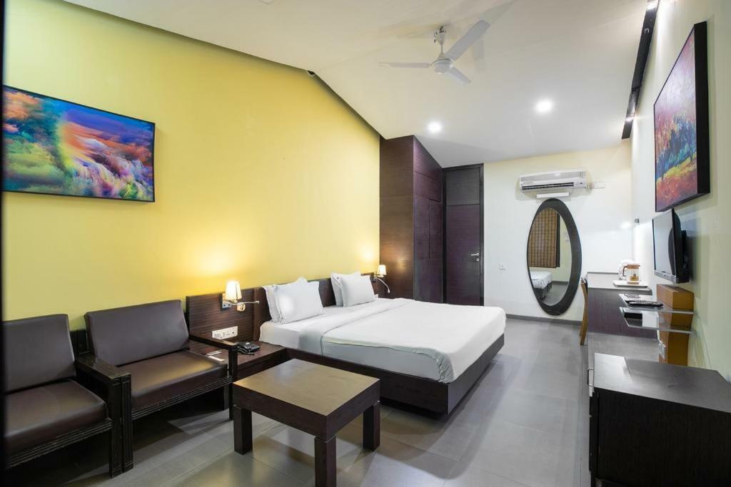 La Silver Leaf Otel Nawāshahr Dış mekan fotoğraf
