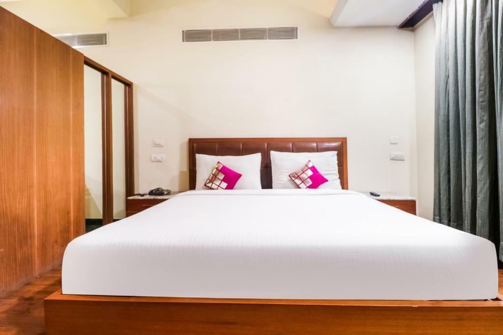La Silver Leaf Otel Nawāshahr Dış mekan fotoğraf