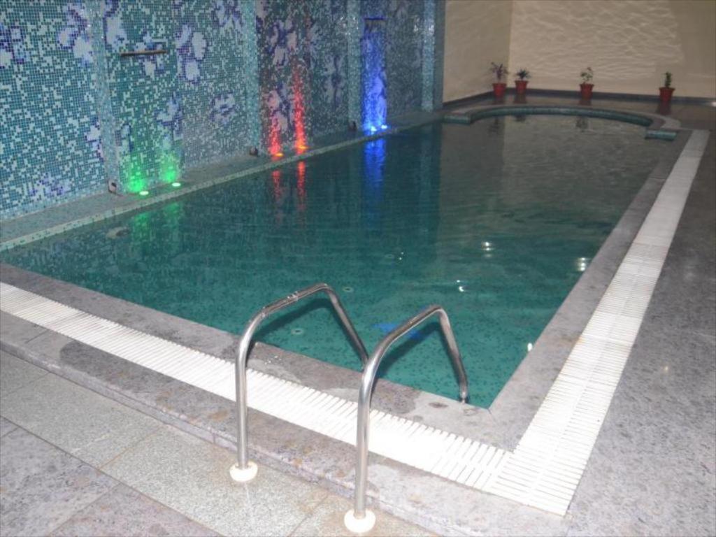 La Silver Leaf Otel Nawāshahr Dış mekan fotoğraf